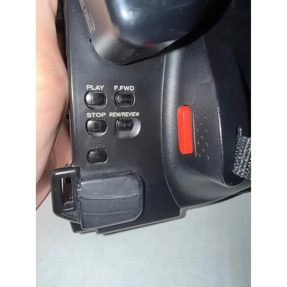 Hitachi VM-E52A 8mm Camcorder Bundle Charger, Battery Case & film (Tested Power)